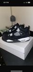 Jordan 4s white thunder