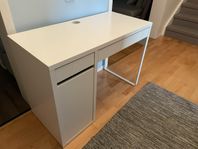 Skrivbord ”Micke” från IKEA