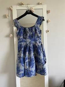 Blommig blå och grå klänning NY Laundry