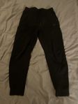 svart Nike tech byxor