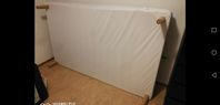 Säng 120 cm x 200 cm.