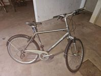 28'' cykel i okej skick, däck och bromsar behöver reparera