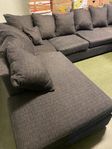 Soffa med Divan och Schäslong i Tyg inkl Kuvertkuddar. 
