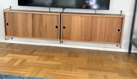 Stringhylla med 2 valnötskåp (20 cm djup) + 3 väggavlar