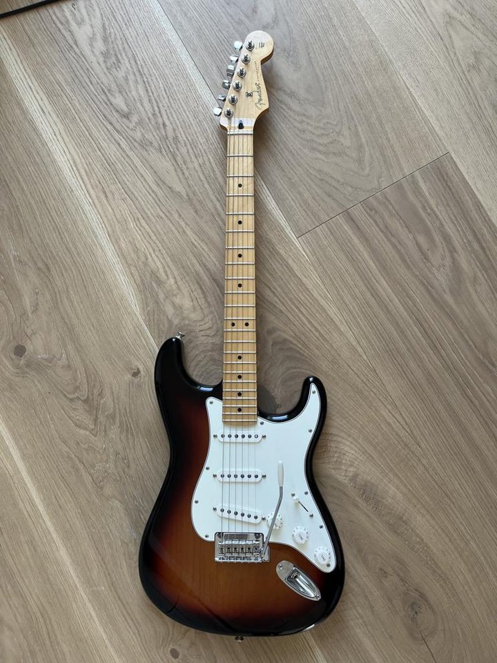 Fender Stratocaster ( +fodral)