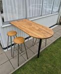 Barbord med 4 stolar i massivek