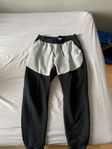 Nike tech byxor Large