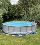 Stor Bestway ovanmarkspool - 6,7m i diameter.