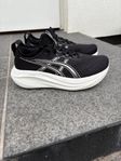 Asics Gel-Nimbus 27 Löparskor - Svart - Stl 42.5 - 5 mil