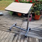 sängbord med hjul