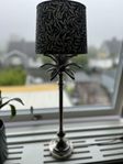 Fin lampa med skärm