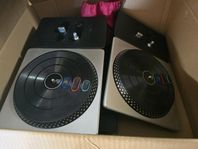 PS3 med DJ Hero, turntables och olika spel.