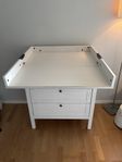 skötbord/ byrå