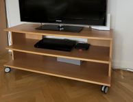 TV-bänk i bokfanér