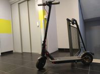 25km/timme E-Wheels E2S V2 Elsparkcykel i mycket gott skick