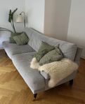Grå soffa, tresits