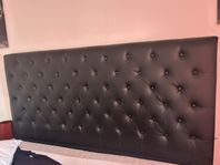 svart sänggavel från Jotex – 180 cm bred