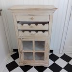 Litet vitrinskåp i shabby chic stil 