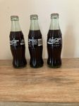 Coca-Colaflaskor i glas från 1986, oöppnade.