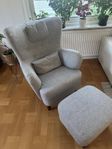 Fåtöljen Elin från Mio med fotpall 