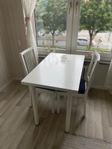 Mindre matbord + 4 stolar – säljes pga flytt