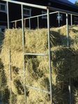 Hö i småbal direkt från åkern 19-20/7, Sätra, Sandviken