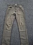Grå jeans 