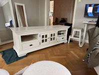 Tv-bänk