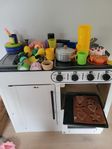 barnspis från Micki med massor av tillbehör