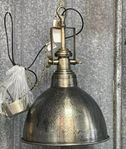 Taklampa, industrimodell i metall