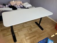 Skrivbord, höj- och sänkbart