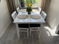 matgrupp bord med 4st stolar