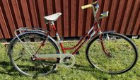 Charmig Klassiker – Röd Damcykel 26"
