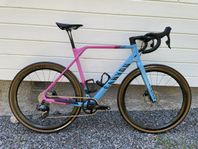 Canyon Inflite CF SL 8
