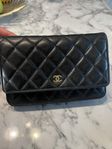 Chanel wallet on chain 