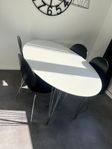 köksbord med 4 stolar