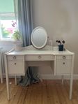 Sminkbord med spegel och pall – vintage stil