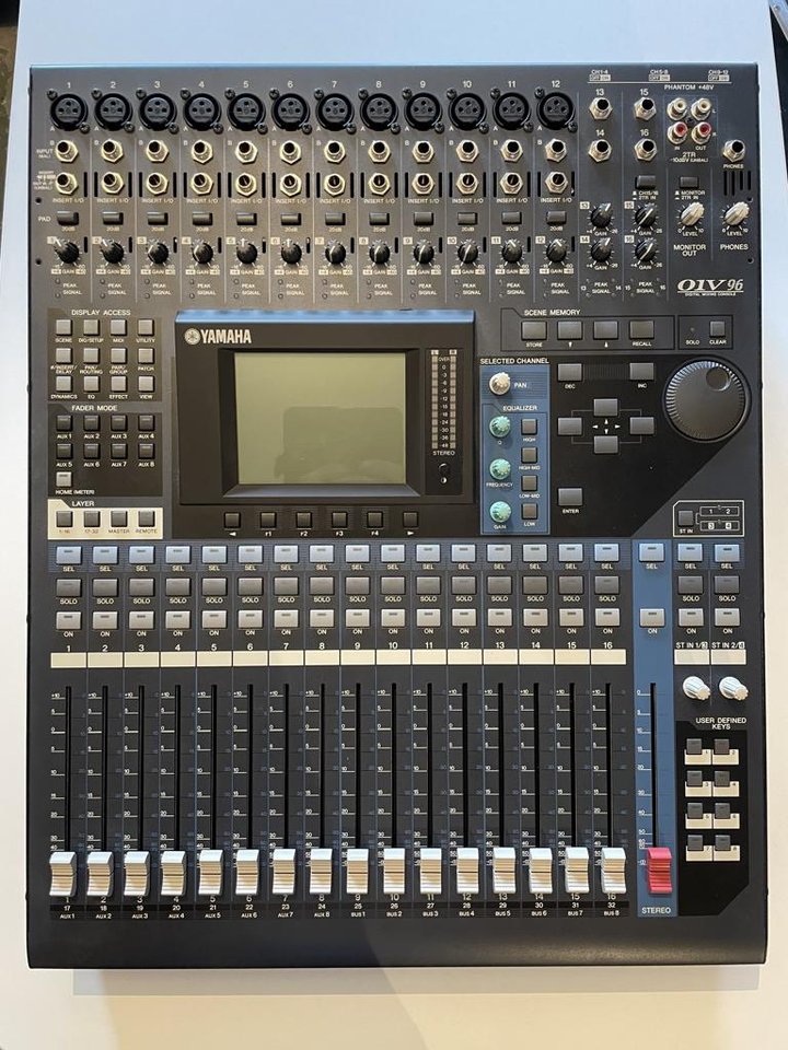 Digital mixer Yamaha 01V96