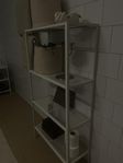 två hyllor från IKEA
