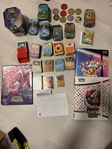 pokemonkort, metall tins, pärmar med kort i.