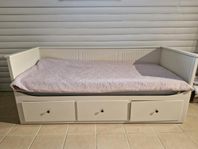 Hemnes dagbedd och skrivbord