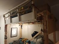 Fristående platsbyggt "pirate" sovloft
