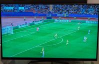 Philips-TV, modell 47PFL6907T/12 med golvstativ