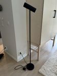 Modern svart golvlampa i metall H&M