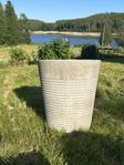 Stor betongkruka höjd 52 cm och 46 cm i diameter 