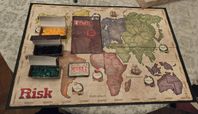 Brädspel "Risk" Strategi spel, Ej Komplett! Se bilder!