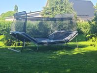 Studsmatta V- trampolin från Advanced Adrenalin