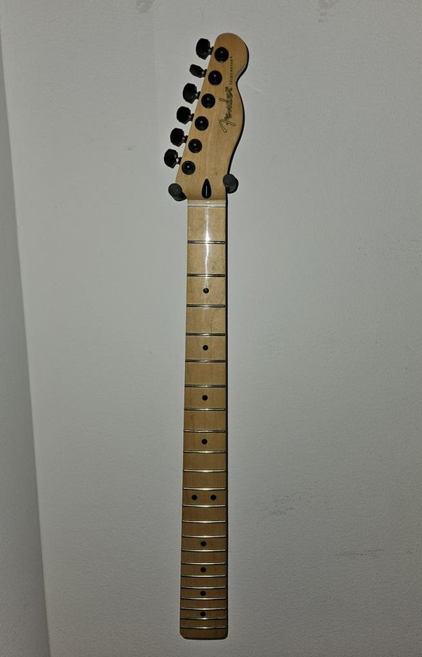 Fender Baritone 27" Sub-Sonic...