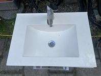 tvättställe med vattenkran ’Hansgrohe’