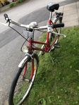 Klassisk röd SCO damcykel / 26” hjul och retrokänsla